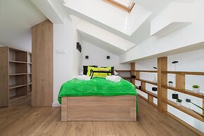 Modern Studios Stachowicza by Renters