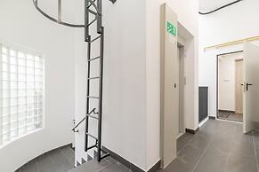 Modern Studios Stachowicza by Renters