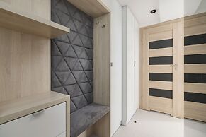 Modern Studios Stachowicza by Renters