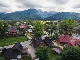 Zasypane House by Renters Prestige