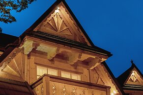 Zasypane House by Renters Prestige