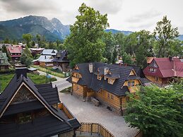 Zasypane House by Renters Prestige