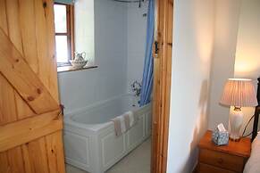 Barn Cottage - Farm Park Stay with Hot Tub, BBQ & Fire Pit