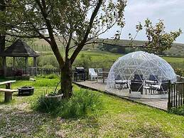 Barn Cottage - Farm Park Stay with Hot Tub, BBQ & Fire Pit