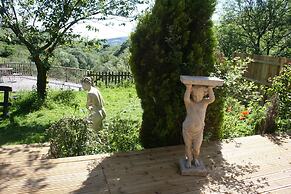 Barn Cottage - Farm Park Stay with Hot Tub, BBQ & Fire Pit