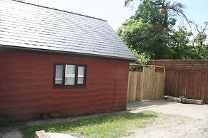 The Nook - Farm Park Stay with Hot Tub, BBQ & Fire Pit