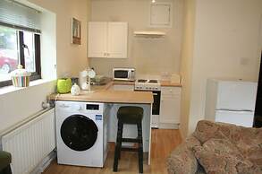 The Nook - Farm Park Stay with Hot Tub, BBQ & Fire Pit