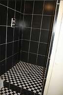 The Nook - Farm Park Stay with Hot Tub, BBQ & Fire Pit