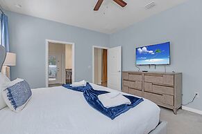 Perfect Location, Beautiful and Spacious 8BD Home, Free Waterpark! #8s