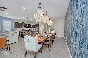 Perfect Location, Beautiful and Spacious 8BD Home, Free Waterpark! #8s