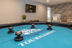 Perfect Location, Beautiful and Spacious 8BD Home, Free Waterpark! #8s