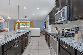 Perfect Location, Beautiful and Spacious 8BD Home, Free Waterpark! #8s