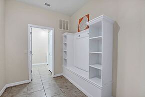 Perfect Location, Beautiful and Spacious 8BD Home, Free Waterpark! #8s