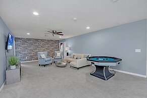 Perfect Location, Beautiful and Spacious 8BD Home, Free Waterpark! #8s