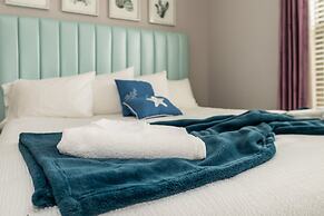 Perfect Location, Beautiful and Spacious 8BD Home, Free Waterpark! #8s