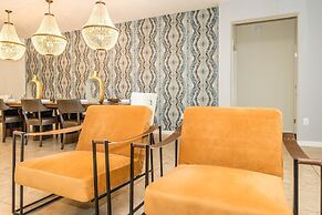 Perfect Location, Beautiful and Spacious 8BD Home, Free Waterpark! #8s