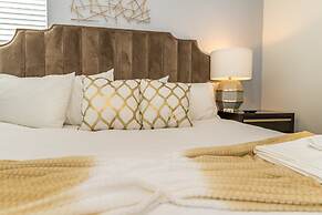 Perfect Location, Beautiful and Spacious 8BD Home, Free Waterpark! #8s