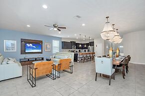 Perfect Location, Beautiful and Spacious 8BD Home, Free Waterpark! #8s