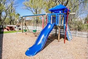 Island Manor Resort by VRHost