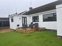 Inviting 2-bed Bungalow in Heacham With spa Bath