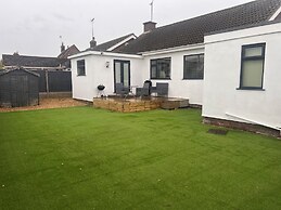 Inviting 2-bed Bungalow in Heacham With spa Bath