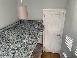 Immaculate 4 Bedroom House, Near Central London