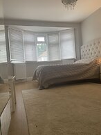 Immaculate 4 Bedroom House, Near Central London