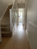Immaculate 4 Bedroom House, Near Central London