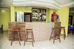 LA JOIE PLAZZA HOTEL