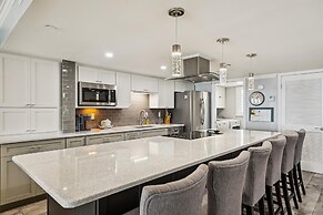 Surf Dweller 610 is a Stunning Gulf Front 2 BR - sleep 6 by RedAwning