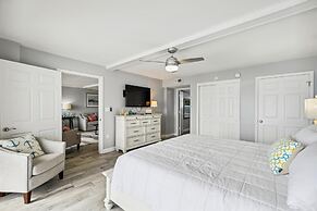 Surf Dweller 610 is a Stunning Gulf Front 2 BR - sleep 6 by RedAwning