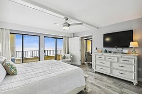 Surf Dweller 610 is a Stunning Gulf Front 2 BR - sleep 6 by RedAwning