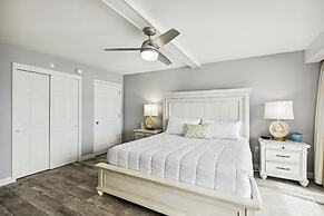 Surf Dweller 610 is a Stunning Gulf Front 2 BR - sleep 6 by RedAwning