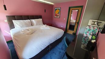 Aaron Wise - 51 Fitzhamon