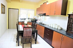 OYO 90300 D'hitech Home