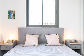 Modern Comfort Escape by Sea N' Rent