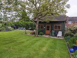 Rustic Log Cabin - Dog Friendly - Sleeps 2 - Views