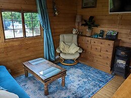 Rustic Log Cabin - Dog Friendly - Sleeps 2 - Views