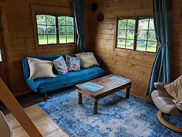 Rustic Log Cabin - Dog Friendly - Sleeps 2 - Views