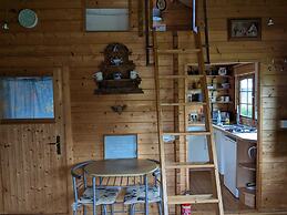 Rustic Log Cabin - Dog Friendly - Sleeps 2 - Views