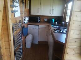 Rustic Log Cabin - Dog Friendly - Sleeps 2 - Views