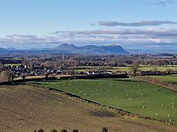 Rustic Log Cabin - Dog Friendly - Sleeps 2 - Views