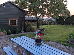 Rustic Log Cabin - Dog Friendly - Sleeps 2 - Views