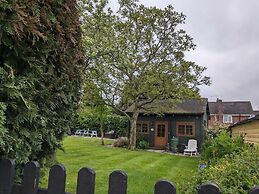 Rustic Log Cabin - Dog Friendly - Sleeps 2 - Views