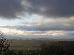 Rustic Log Cabin - Dog Friendly - Sleeps 2 - Views