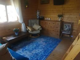 Rustic Log Cabin - Dog Friendly - Sleeps 2 - Views