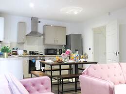 Tudors eSuites 4 Bedroom House