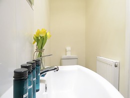 Tudors eSuites 4 Bedroom House