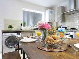 Tudors eSuites 4 Bedroom House