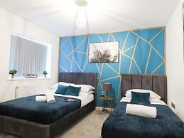 Tudors eSuites 4 Bedroom House